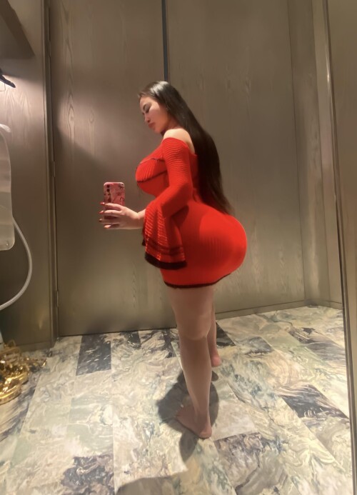 fake-booty-selfie-in-my-closet-v0-xg5ka78ttw7d146bff8977b0faec5.md.jpg