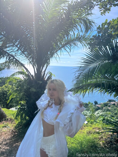 Alcololi (Alcoholy) Nude Leaked Onlyfans Photo Alcololi (Alcoholy) Nude Leaked Onlyfans Photo