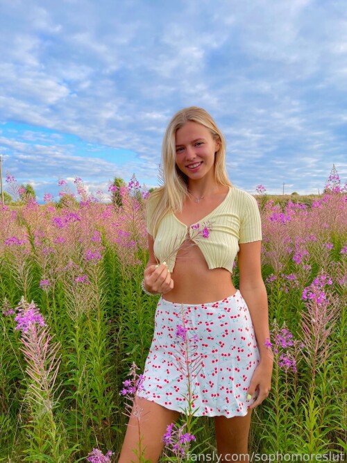 sophmoreschoolgirl Nude Leaked Onlyfans Photo