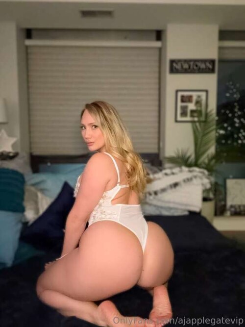 AJ Applegate Nude Leaked Onlyfans Photo AJ Applegate Nude Leaked Onlyfans Photo
