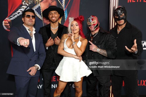 INGLEWOOD, CALIFORNIA - JANUARY 06: (L-R) Cruz Del Toro, Joaquin Wlide, Zelina Vega, Rey Mysterio an