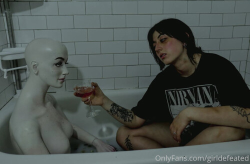 girldefeated_-57bbe2fc05d46f8bc6.jpg