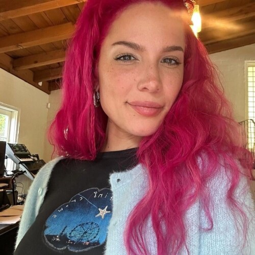 halsey-via-instagram-v0-a5hdopcg240a41fb3aa72d3e.jpg