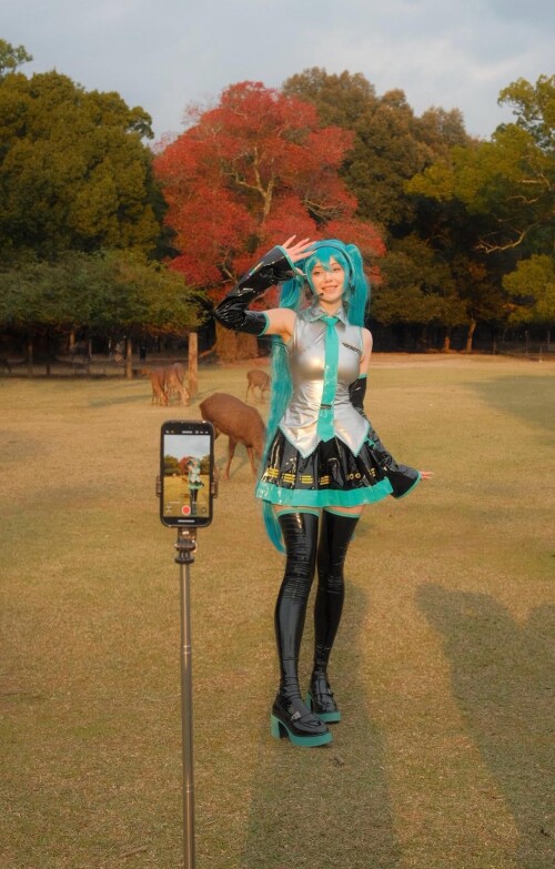 hatsune-miku-cosplay-by-alina-becker-v0-flm74zmaso7e1fd3c3d9dfebeb9ec.md.jpg