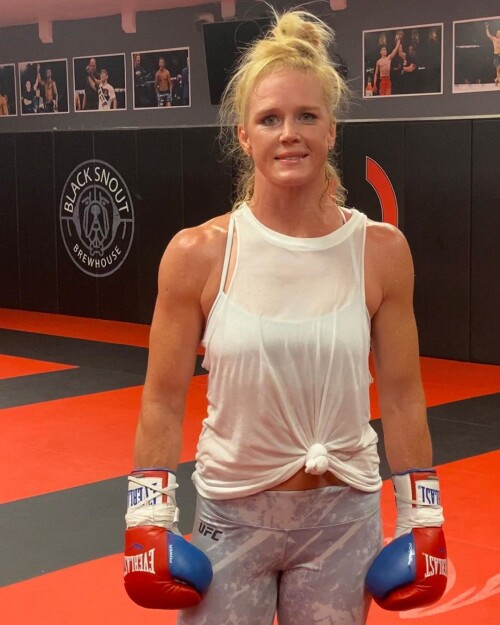 hollyholm_104438472_591737458392928_3553992256659588279_nfcad2949ee52aa70.jpg