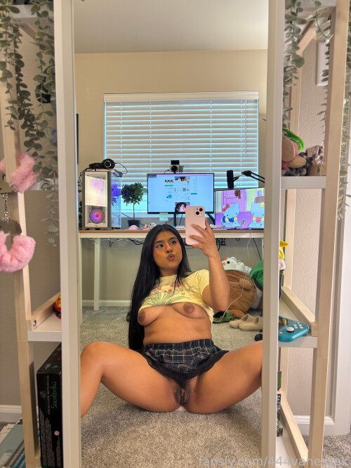 444Vanessa / Vanessak_2002 Nude Leaked Onlyfans Photo