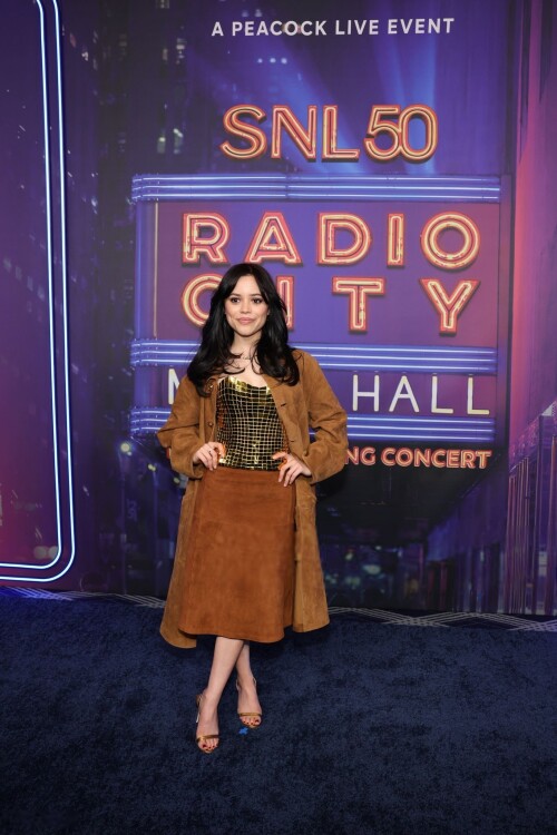 jenna-ortega-at-the-snl50-homecoming-concert-in-new-york-3191386284385f5f97a9a8887ae.md.jpg