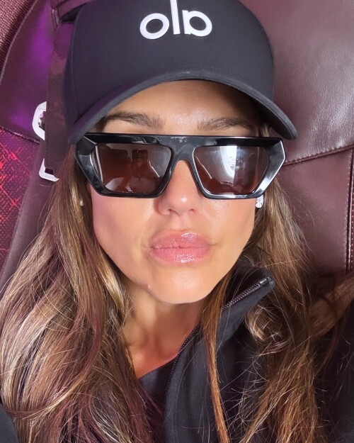 jessicaalba-photo-DKArUvKBvxx-20250523_170710_50045979425925b06bebeeea0.jpg