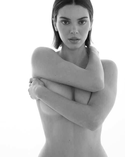 kendalljenner-13-11-2024-000290057229d18b2dfb.jpg