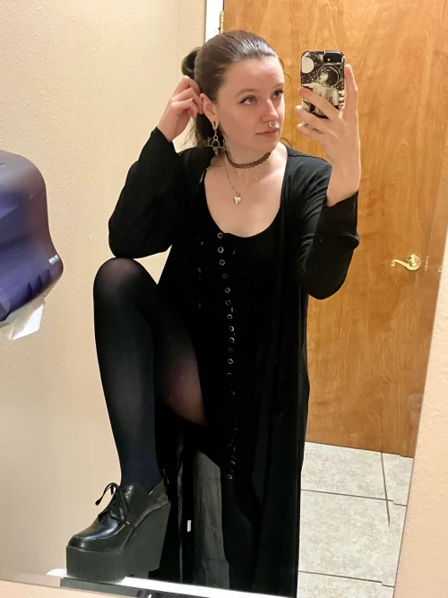 little-black-dresses-and-big-shoes-are-always-a-look-v0-0mkxo6w9efqd1f93c735d5fe1ba5d.webp