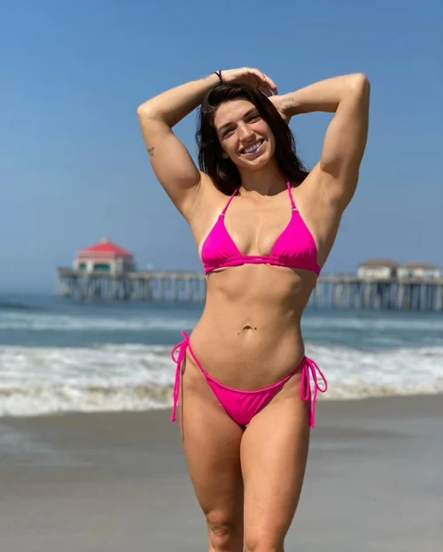 mackenzie-dern-armpits-v0-23ad8higerjc1b0e4f393fb31d541.md.webp