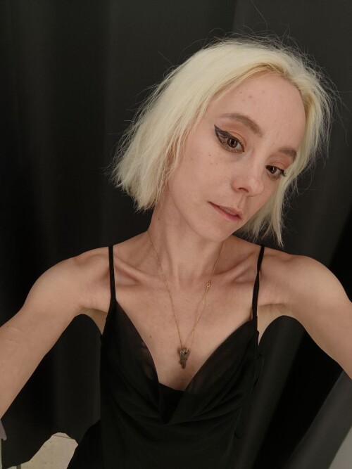 miss_astra_vert_1755db361192f982804.jpg