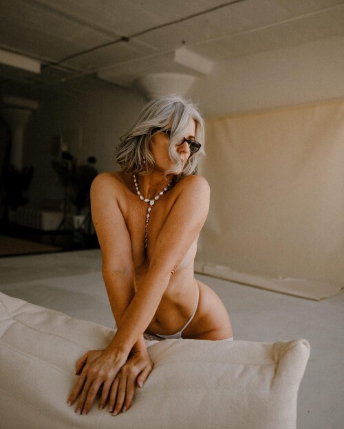 Silver Beauty Jennifer Nude Leaked Onlyfans Photo