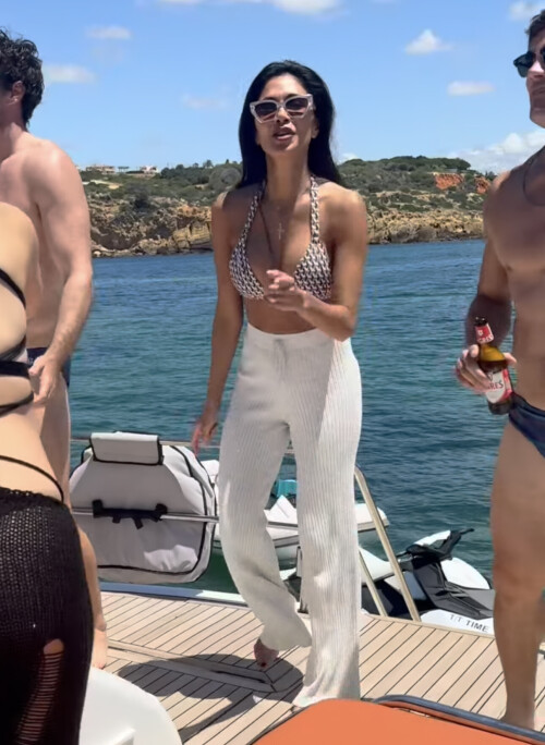 nicole_scherzinger_-_in_portugal_20240629__6_a9c89f4040d5c016.md.jpg