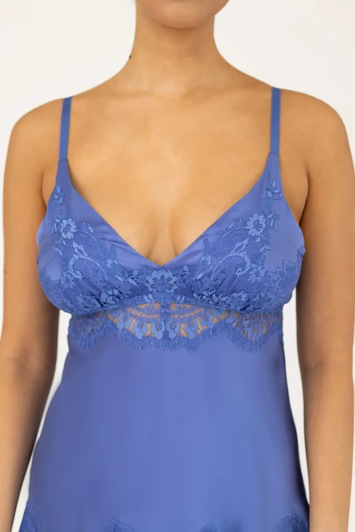 nk-imode-hailey-bust-support-silk-chemise-in-curacao-detail-front_1500xdd9ded9f47f39cc1.md.webp