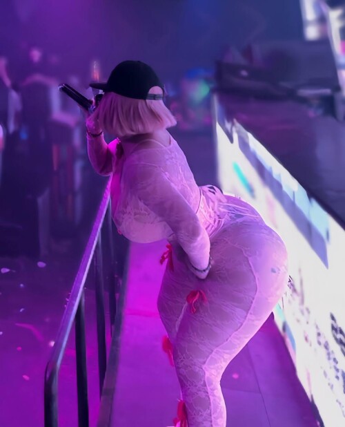 on-stage-im-a-real-tigress-and-not-just-on-stage-actually-v0-247ps5ax52md1df3d18167b891286.md.jpg