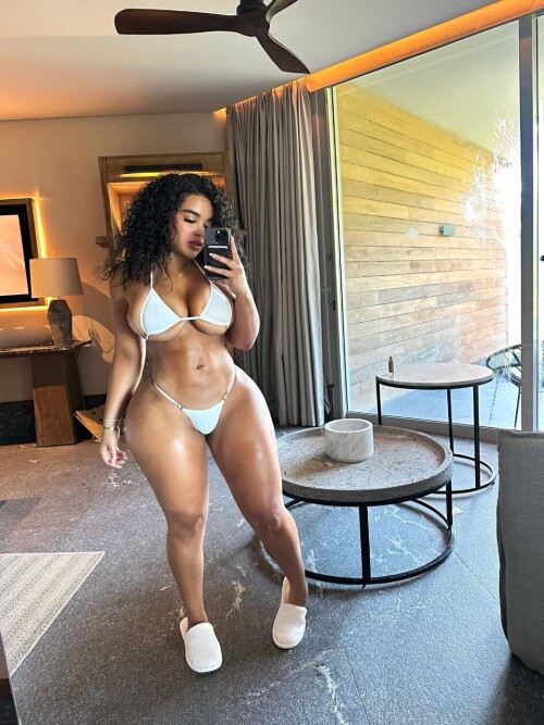 Giselle Lynette | dguzzler Nude Leaked Onlyfans Photo
