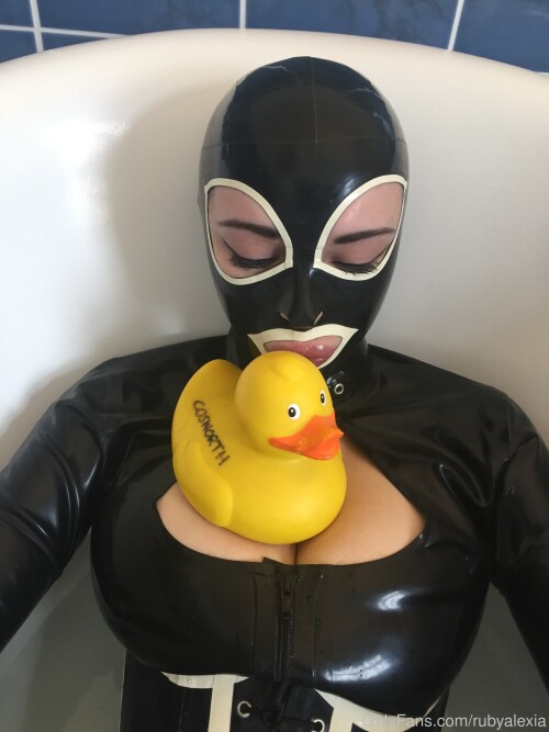 rubyalexia-2019-03-09-24543058-So-who-wants-to-see-the-full-rubber-XXX-film-and-photo56480f3598fd2e02.jpg