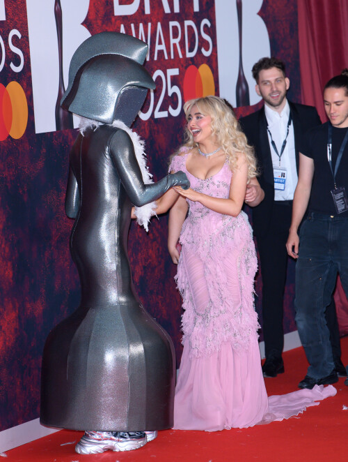 sabrina-639817ea8095514c3a5.jpg