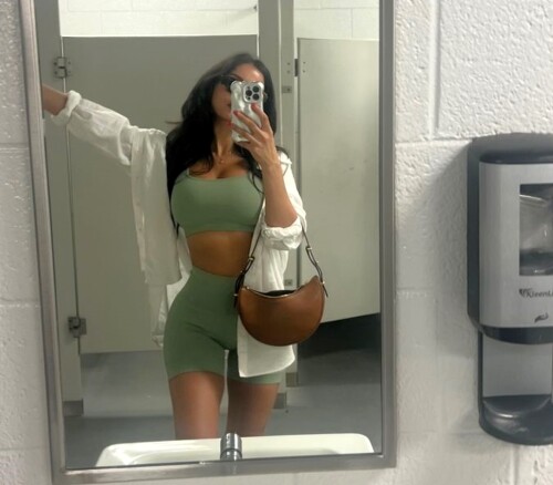 sssniperwolf_3384116070447897978f56d47473b151c80.md.jpg