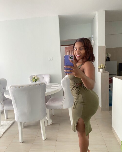 staicy_mbayi_1727453908_3466457091796044181_69838999818d7e268c6bebf111.md.jpg