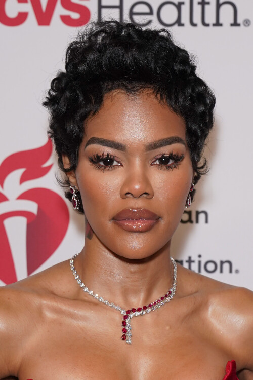 teyana-taylor-2025-aha-s-red-dress-collection-14f461d1afd1b1e6a.jpg