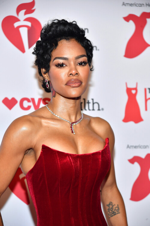 teyana-taylor-2025-aha-s-red-dress-collection-3c022c932e98f3a13.jpg