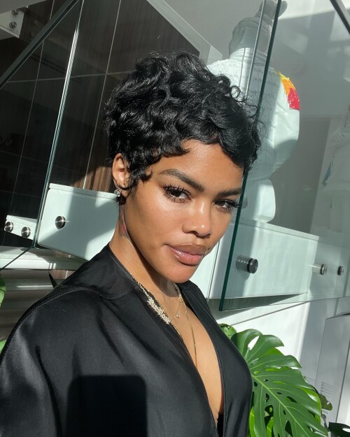 teyanataylor_1735305927_3532324600727389637_1907722306fcdc5fc39d8b21.jpg