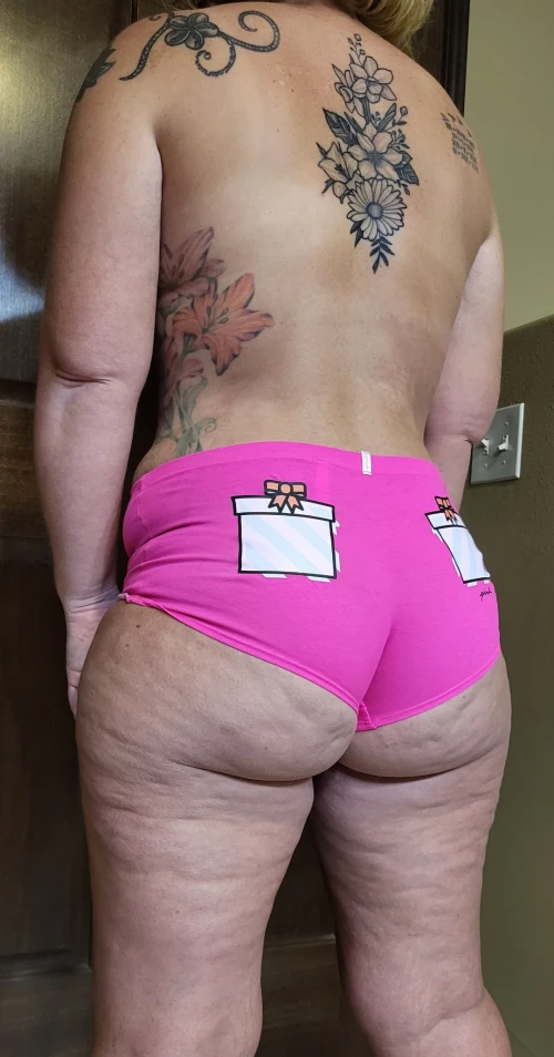 thick-wifebutt-v0-5rm9mfetm9ld1de9dc4e5cdf2279a.webp