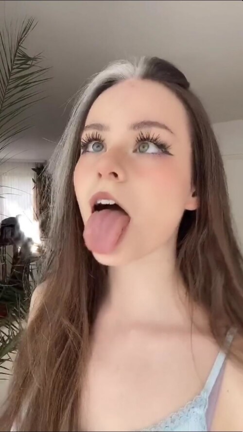 tiktok-nadinebreaty-ahegao-face-dbu4Dyc2f43be17e4da19d.md.jpg