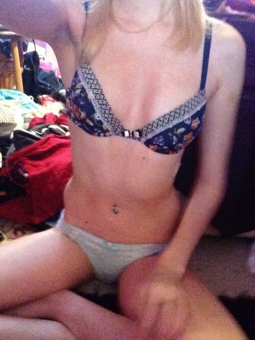 Kirabee / Kitten Sophie Nude Leaked Onlyfans Photo Kirabee / Kitten Sophie Nude Leaked Onlyfans Photo