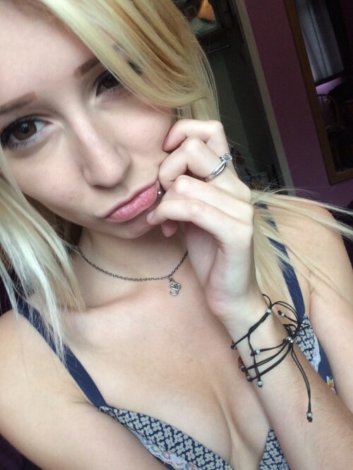 Kirabee / Kitten Sophie Nude Leaked Onlyfans Photo Kirabee / Kitten Sophie Nude Leaked Onlyfans Photo