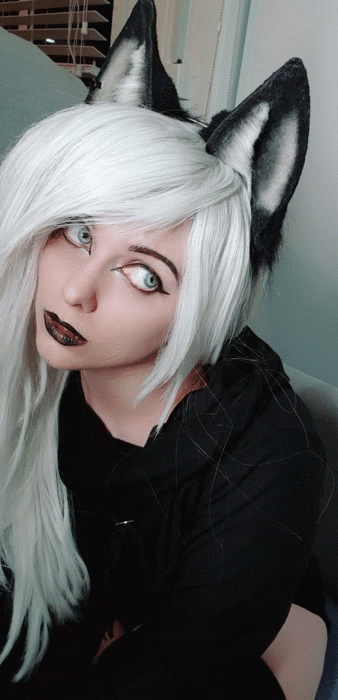 wolfgirl2bf8b4032b440f0b0.gif