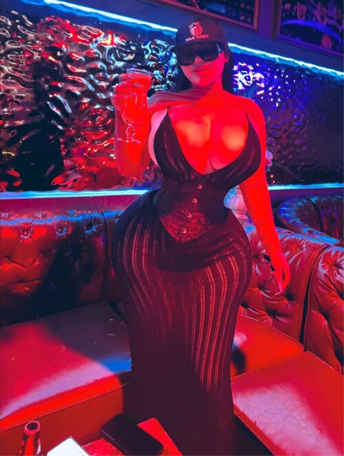 would-you-come-and-touch-my-plastic-airbags-in-a-nightclub-v0-vr0viw9jh8od14720d12d0ea6bfa2.md.jpg